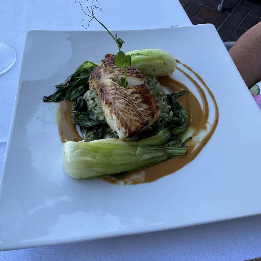 Nosh on Naples Bay, restaurants on Fifth Avenue South in Old Naples, Naples FL