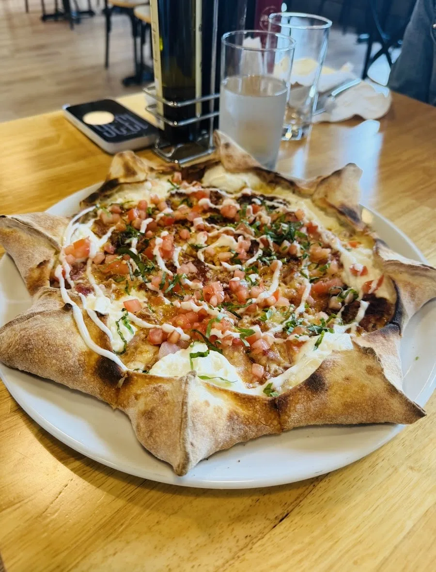 MisterO1 Extraordinary Pizza - Downtown Naples, downtown restaurant in Old Naples, Naples FL