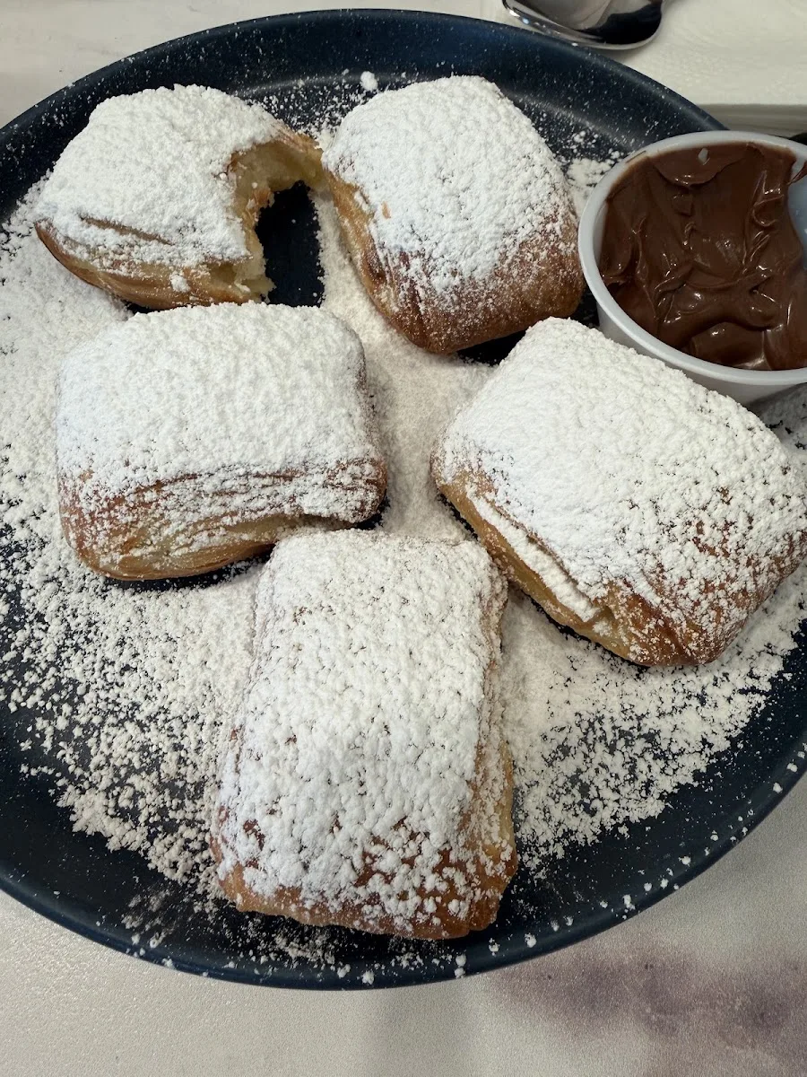 Cafe Marquise, dog-friendly places to eat in Old Naples, Naples FL
