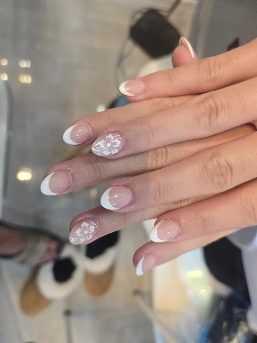 Center Nail Bar, nail salon in East Naples, Naples FL